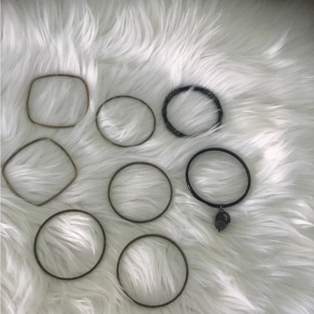 Set of 8 bracelets preowned and loved